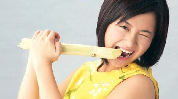 Đồ ăn cứng hại răng thế nào? | Vinmec