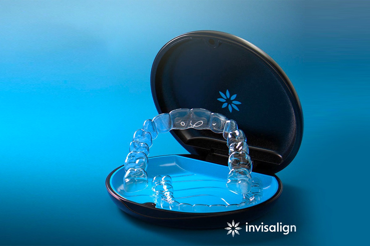 Bộ khay niềng răng Invisalign