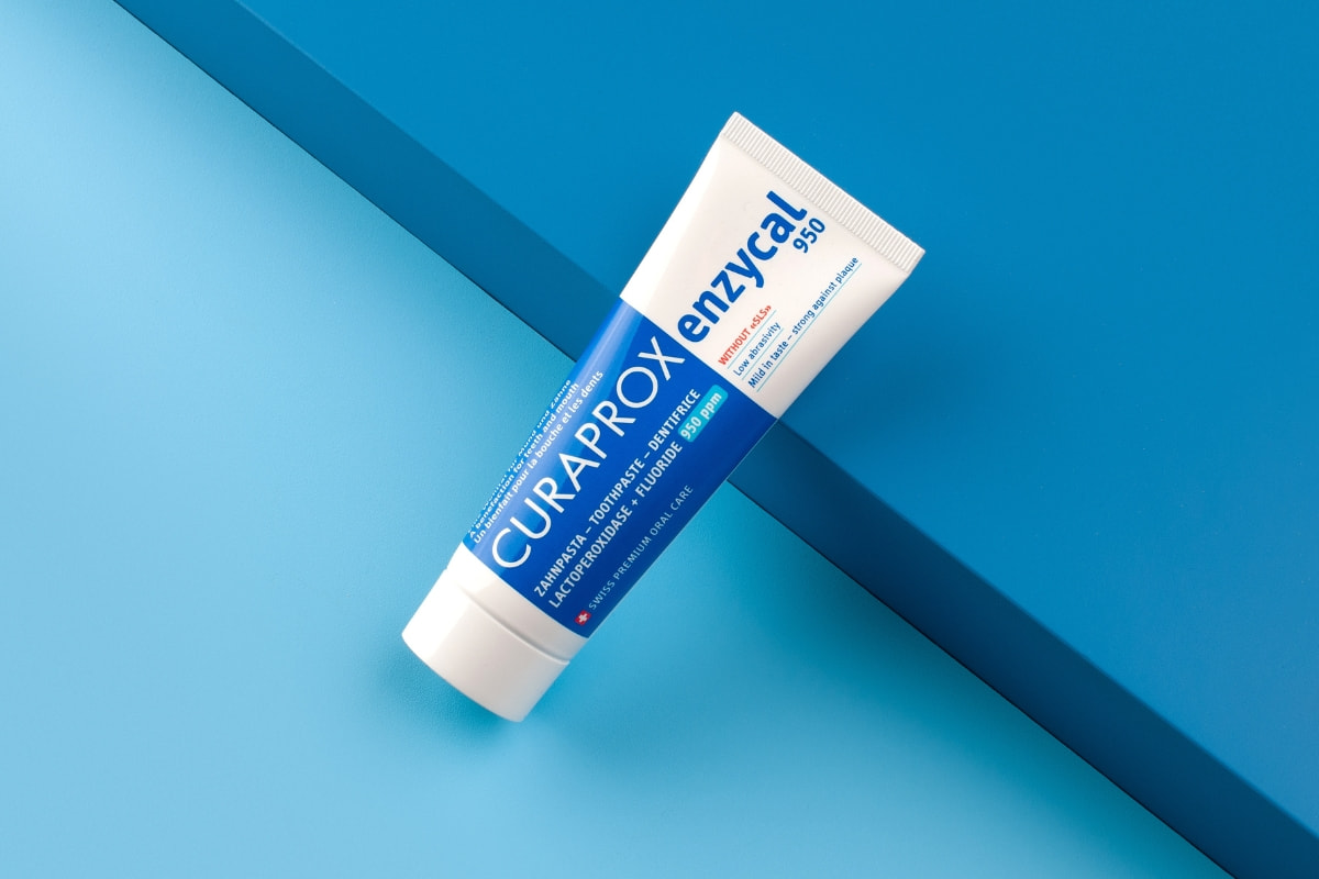 Kem đánh răng Curaprox Enzycal